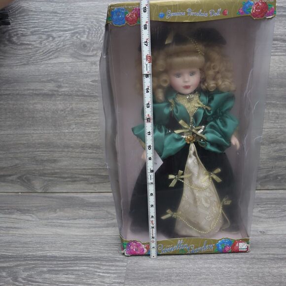 Vintage Camellia Garden Collection Porcelain Doll Stand Collectible 1999 - Picture 15 of 15
